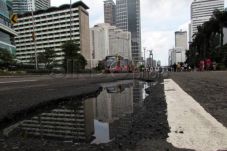 Lubang Maut Intai Pemotor...