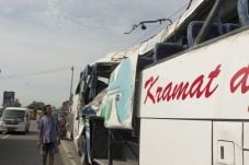 Polisi Buru Sopir Bus...