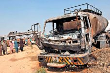 Bus Tabrak Truk, 57...