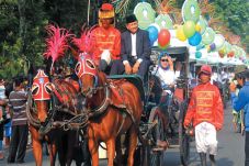 Ratusan Anak Dikirab...
