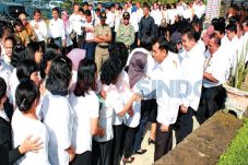 Insentif PNS Naik 100...
