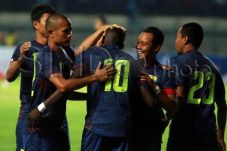 Persib Kewalahan Redam...