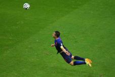 Van Persie Diwakili...