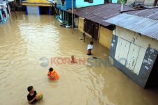 Banjir Kiriman Landa...