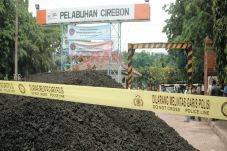 Pencari Sisa Batu Bara...
