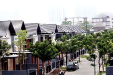 Properti Daerah Dipadati...