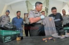 Modal Seragam Palsu,...