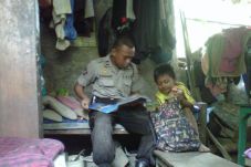 Kisah Polisi yang Tinggal...