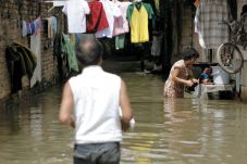 Banjir dan Longsor Terjang...