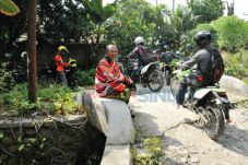 Soekirman Tinjau Pelosok...