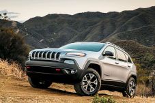 Jeep Cherokee Tuai Penghargaan