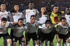 Dengan Berat Hati, Persik...