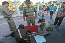 Pol PP Datang, Puluhan...
