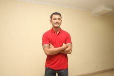 Sehari, Rio Dewanto...