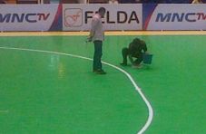Atap Senayan Bocor,...