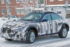 Spy Shot Maserati Sedang...