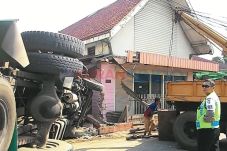 Aksi Unjuk Rasa dan...