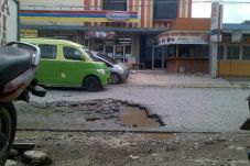 Banyak Jalan Paving...