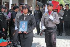 Dikenal Baik dan Low...