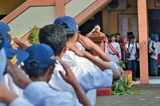 Jadi Inspektur Upacara,...