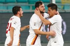 Destro Cetak Gol Perpisahan