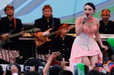 Zaskia Gotik Dukung...