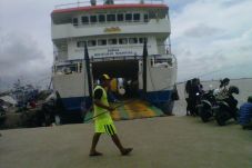 Cuaca Buruk, KMP Siginjai...