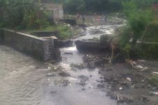 Tanggul di Bantul Jebol,...