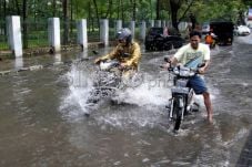 Hujan Deras, Jalan Pramuka...