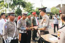 Polres Beri Penghargaan...