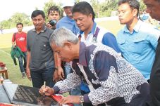 Djohar Resmikan Stadion...