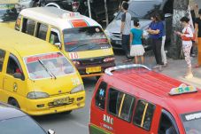 Aturan Tarif Baru Masih...