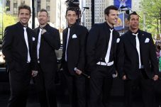 NKOTB Umumkan Jadwal...