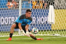 Kiper Australia Sambut...