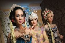 Anggun Berbalut Kebaya...