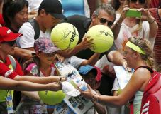 Azarenka Tak Yakin Menang...