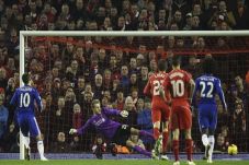 Penalti Hazard Buat...