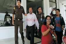Kejari Tahan Anggota...