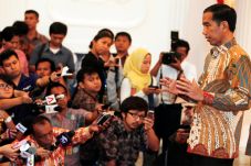 Jokowi Konsolidasi Bupati...
