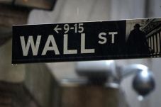 Wall Street Menguat...
