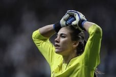 Mabuk, Kiper Cantik...