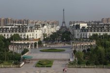Replika Menara Eiffel...