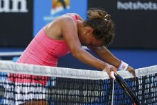 Tebasan Azarenka Makan...