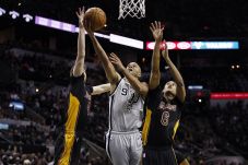 Spurs Ngamuk, Thompson...