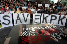 Jokowi Diminta Bentuk...
