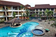 Lido Lakes, Hotel Bisnis...