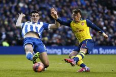Gol Walcott-Ozil Buat...