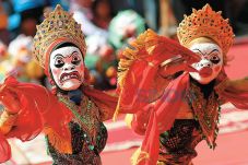 Hidupkan Kembali Topeng...