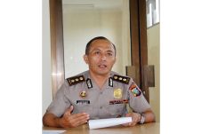 Polda Kepri Gerebek...