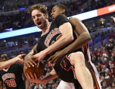 Whiteside Buat Bulls...